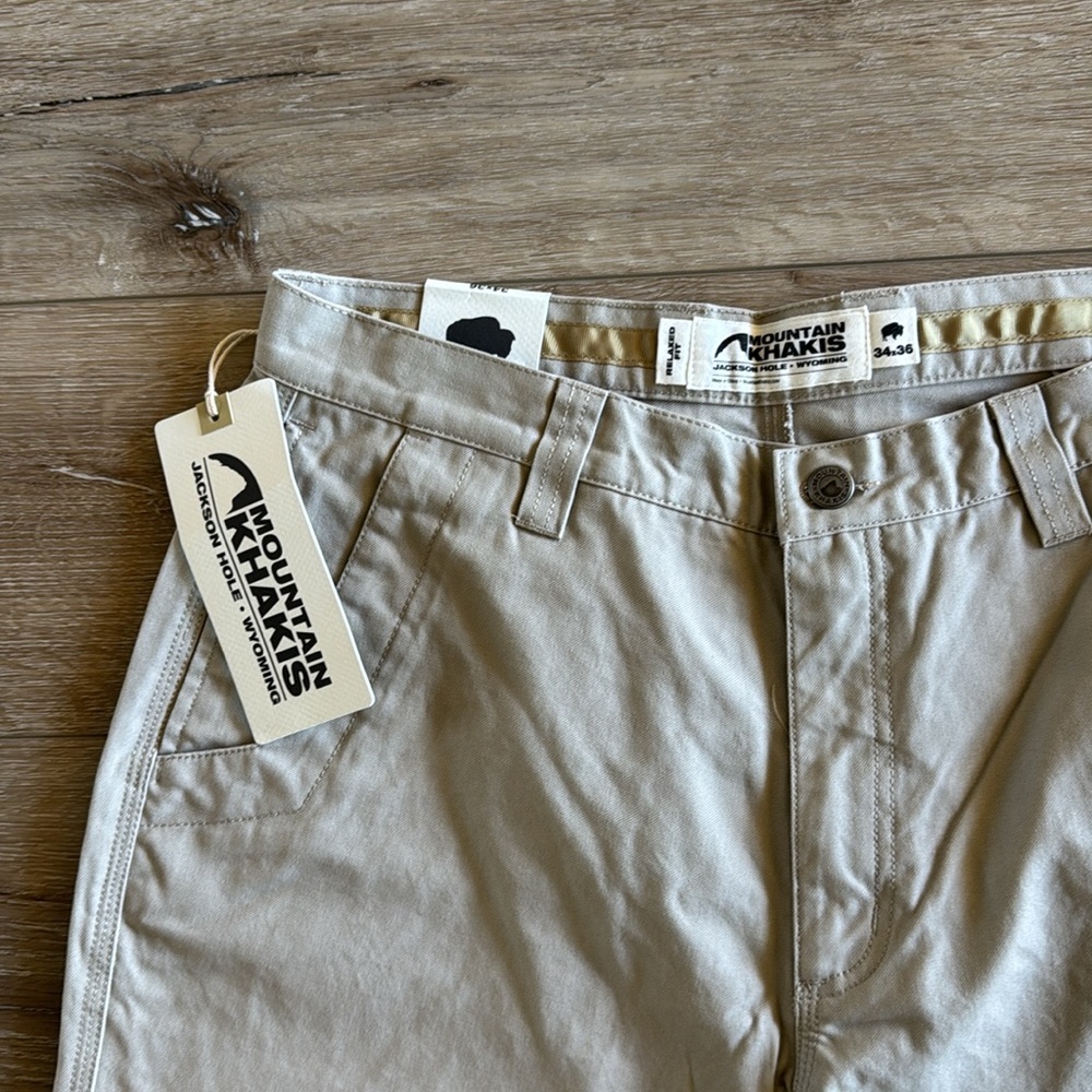COPY - NWT Mens Mountain Khaki Relaxed Fit Pants